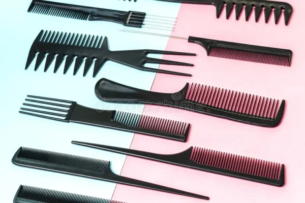 conjunto-profesional-de-diferentes-cepillos-o-peines-peluquería-sobre-fondo-rosa-azul-colección-peine-herramientas-cabello-233195505 Set de Peines Peluqueria x 10 unidades